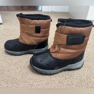 Carter’s Boys Size 8 (Toddler) Brown and Black Winter Snow Boots